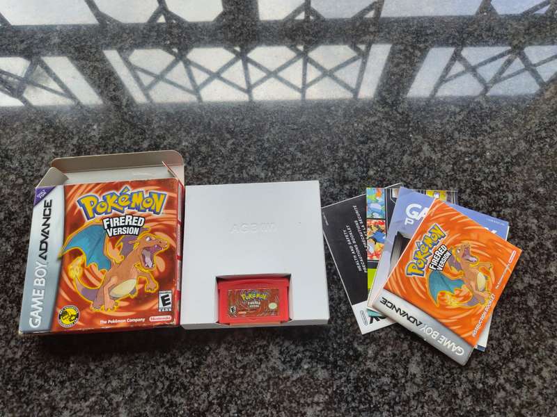 Pokemon Fire Red COMPLETE GAME WITH BOX AND MANUALS (working)