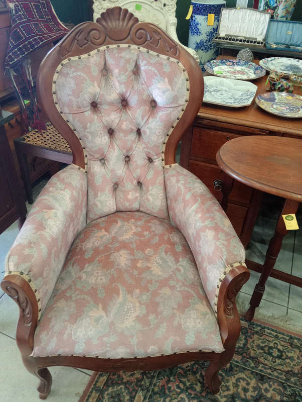 Lounge suite - 2 arm chairs & 1 x 2 seater