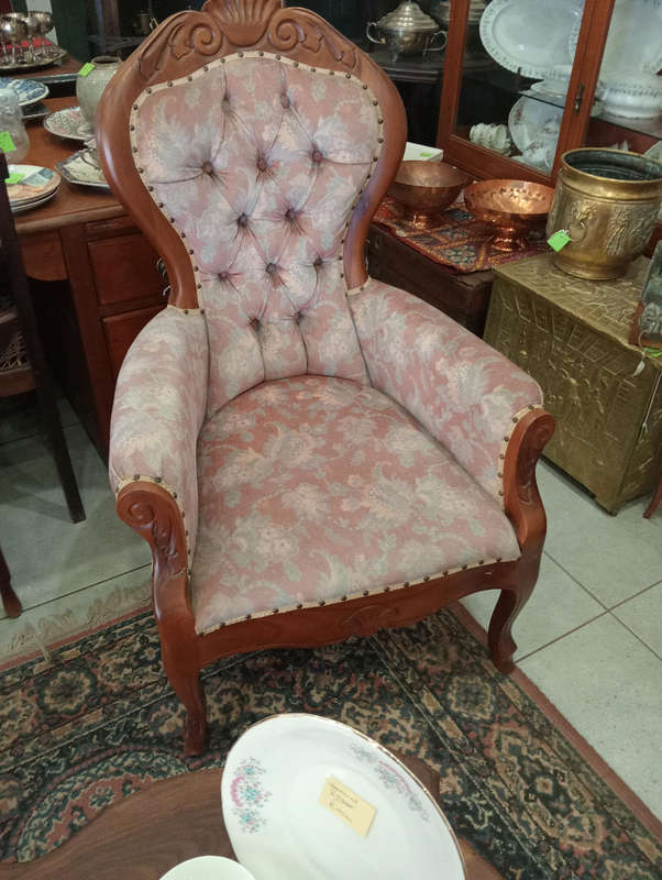 Lounge suite - 2 arm chairs & 1 x 2 seater