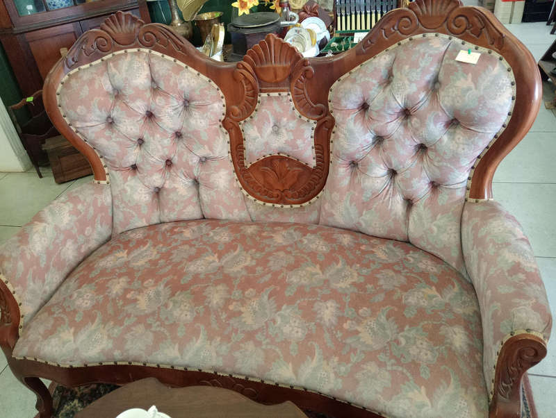 Lounge suite - 2 arm chairs & 1 x 2 seater