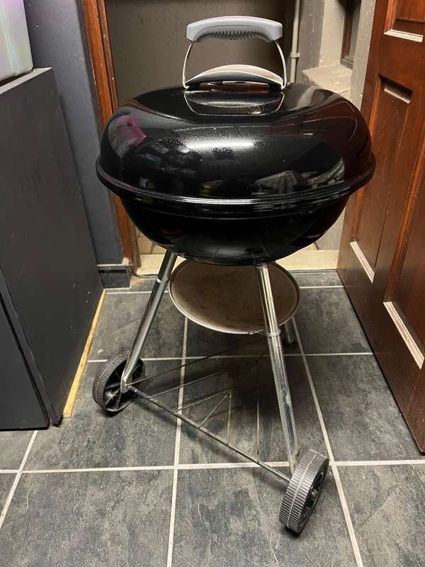 Weber - Compact Charcoal Kettle Grill - 57cm