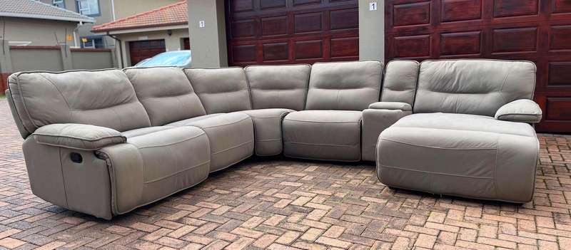 Tuscan Corner Lounge