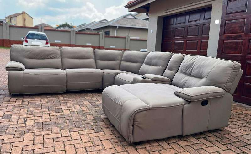 Tuscan Corner Lounge