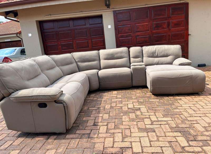 Tuscan Corner Lounge