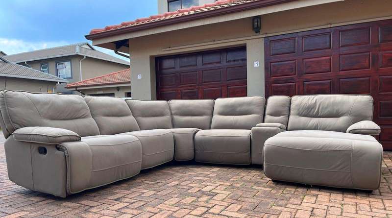 Tuscan Corner Lounge
