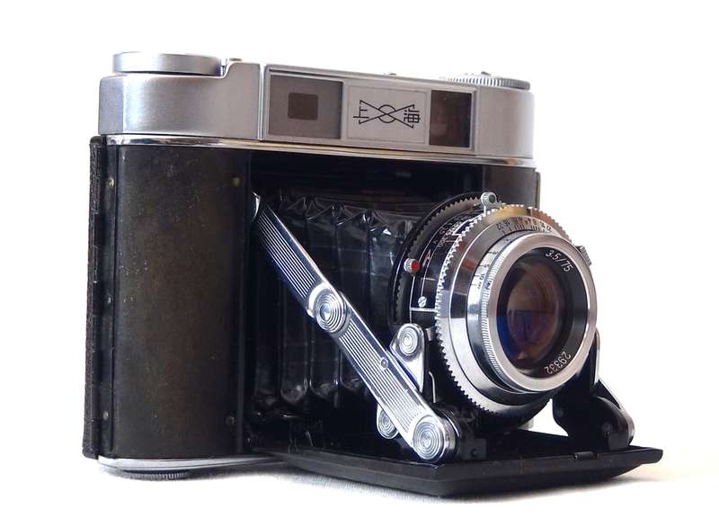 Vintage 1963 Shanghai Seagull 203 Roll Film Camera