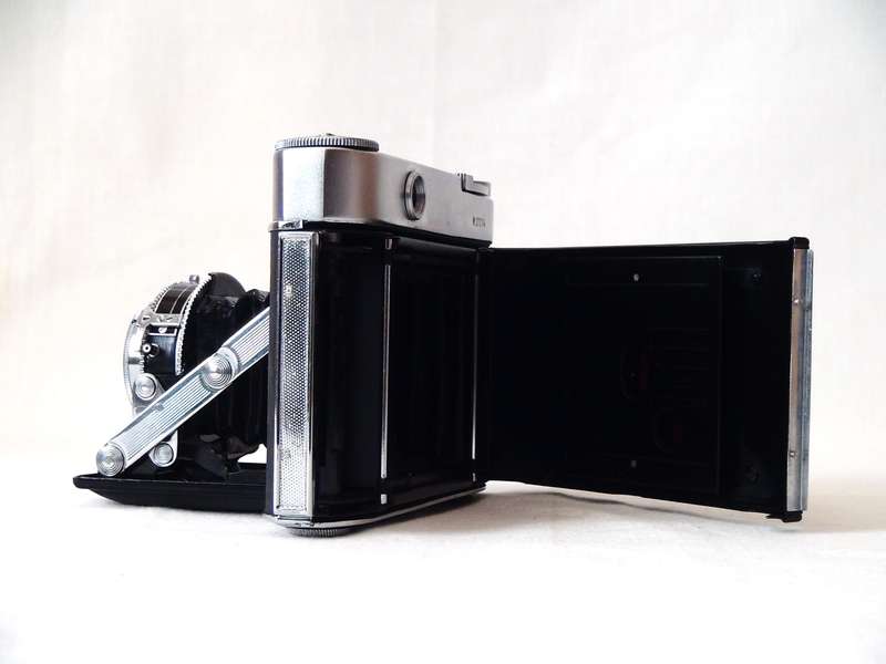 Vintage 1963 Shanghai Seagull 203 Roll Film Camera