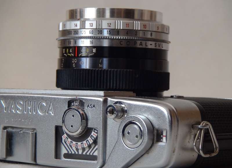 Vintage Yashica Minister-D Range Finder Roll Film Camera