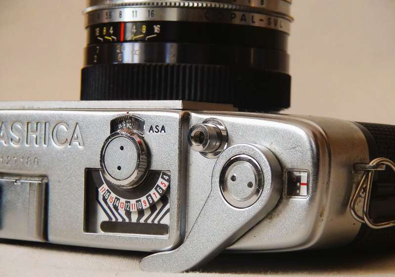 Vintage Yashica Minister-D Range Finder Roll Film Camera