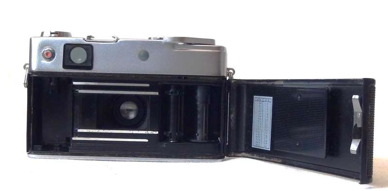 Vintage Yashica Minister-D Range Finder Roll Film Camera