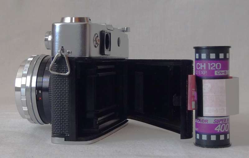 Vintage Yashica Minister-D Range Finder Roll Film Camera