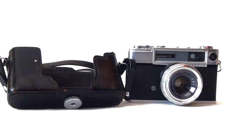 Vintage Yashica Minister-D Range Finder Roll Film Camera