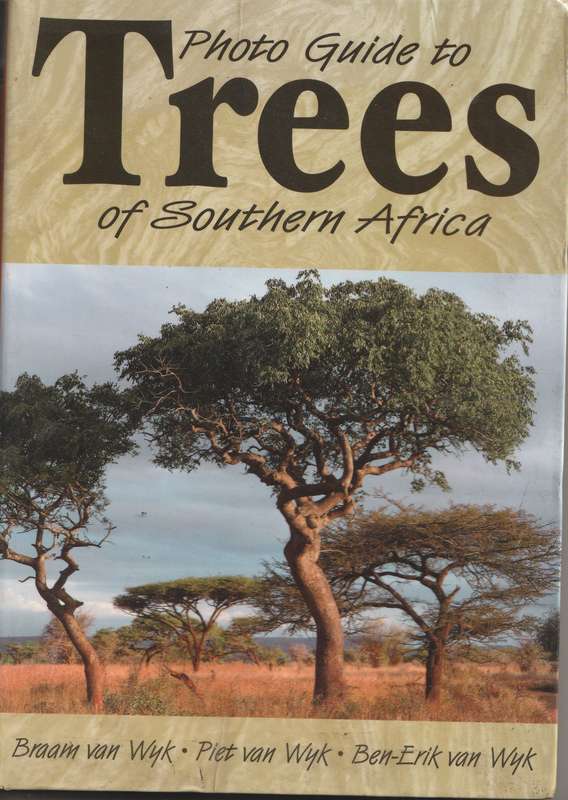 PHOTO GUIDE TO TREES OF SOUTHERN AFRICA - Braam van Wyk, Piet van Wyk & Ben-Erik van Wyk