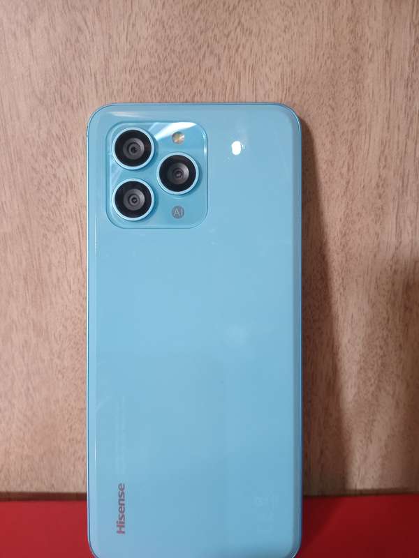 LIKE NEW ONE SMARTPHONE HISENSE E70|| 64G/4G , QUAD CAMERA, FINGERPRINT, BIG BATTERY