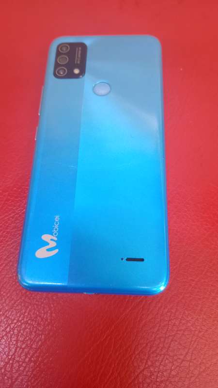SMARTPHONE MOBICEL EPIC PRO 2|| TRIPLE CAM,FINGERPRINT PRISTINE