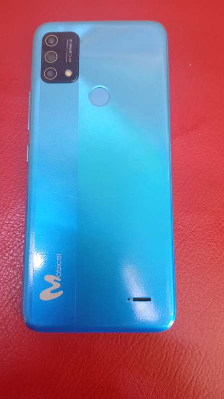 SMARTPHONE MOBICEL EPIC PRO 2|| TRIPLE CAM,FINGERPRINT PRISTINE