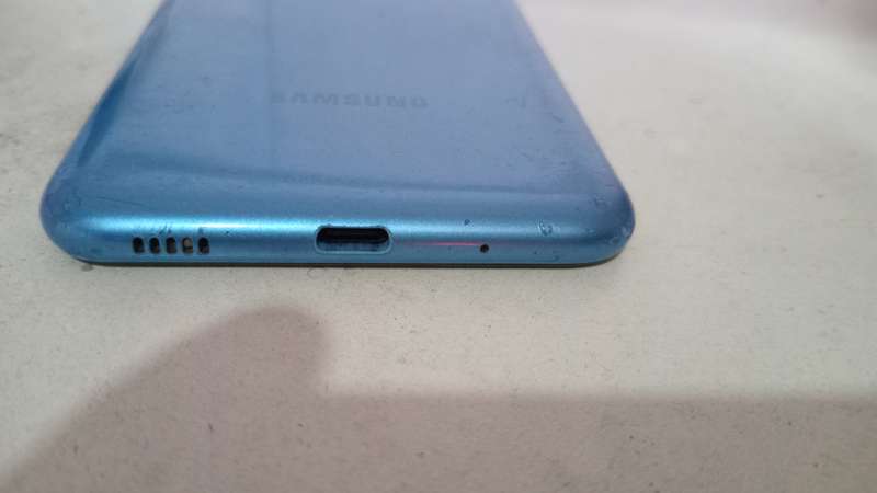 SMARTPHONE SAMSUNG GALAXY A11 WITH TRIPLE CAME INFINITY O DISPLAY, FINGERPRINT, VERY GOOD CONDITION
