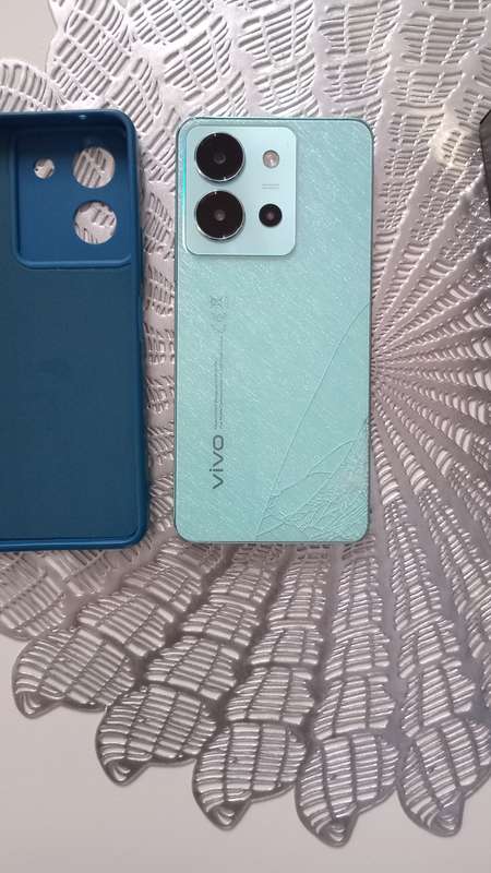 Like new Vivo Y36 smartphone 2024 model, 16GB/128GB, 50MP camera, Snapdragon chip