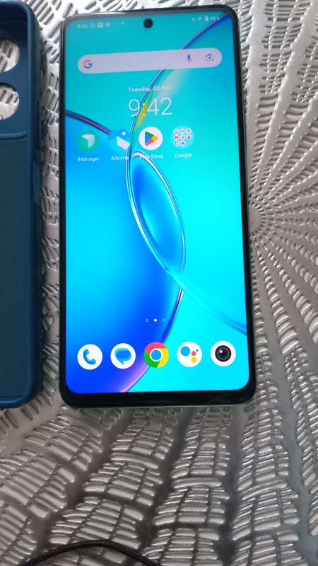 Like new Vivo Y36 smartphone 2024 model, 16GB/128GB, 50MP camera, Snapdragon chip