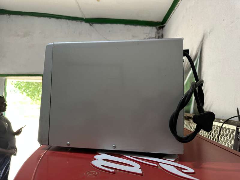 LG MICROWAVE OVEN WITH GRILL- EXCELLENT CONDITION