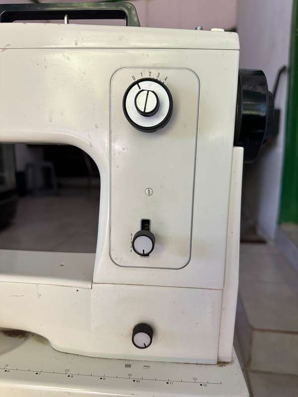 Bernina 802 Sewing Machine-Excellent condition