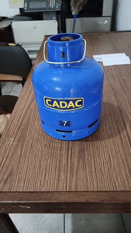 CADAC CYLINDER WITH MORE THAN HALF GAS INSIDE