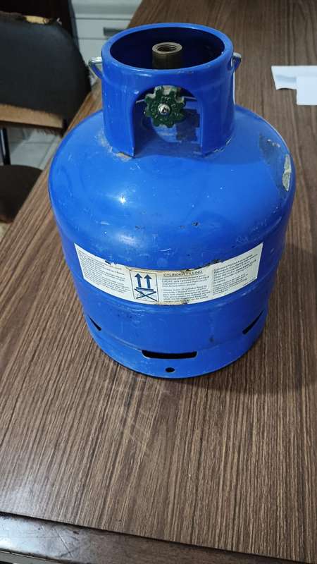 CADAC CYLINDER WITH MORE THAN HALF GAS INSIDE
