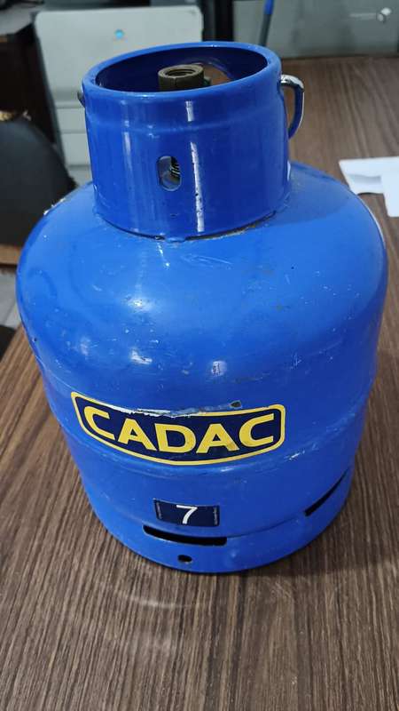 CADAC CYLINDER WITH MORE THAN HALF GAS INSIDE