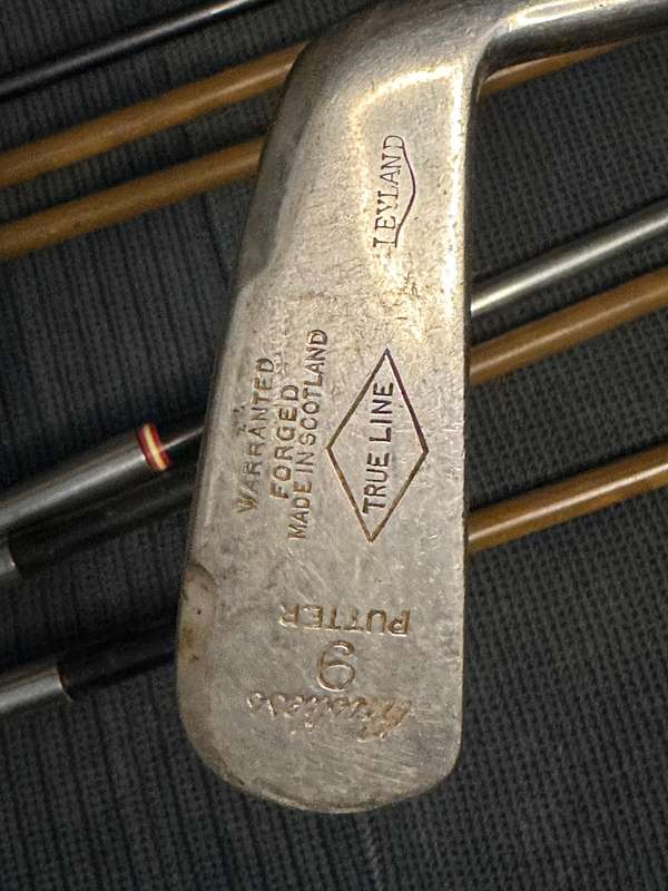SET OF GOLF CLUBS