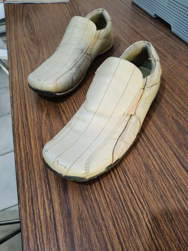 SHOE SIZE 7
