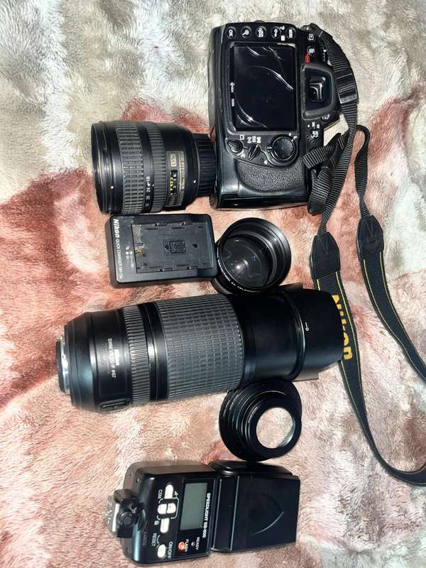 Nikon D300 DSLR Camera in great working condition