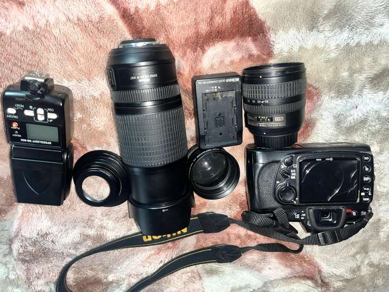 Nikon D300 DSLR Camera in great working condition