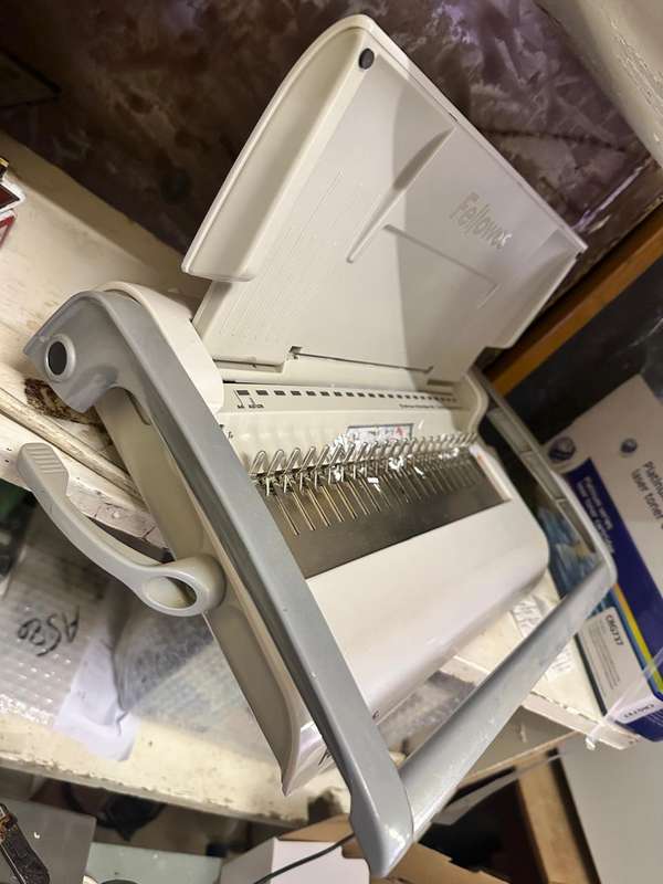 BINDING MACHINE