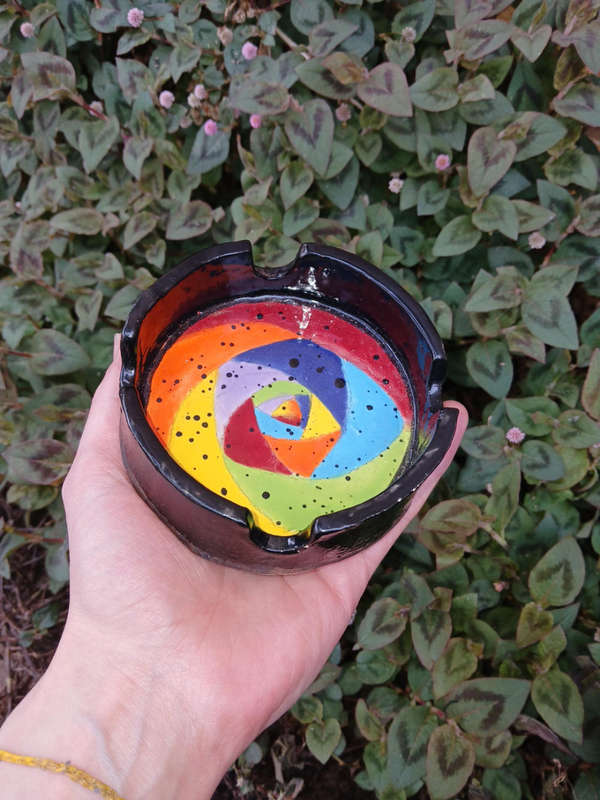 Ashtray (artist hand astray)