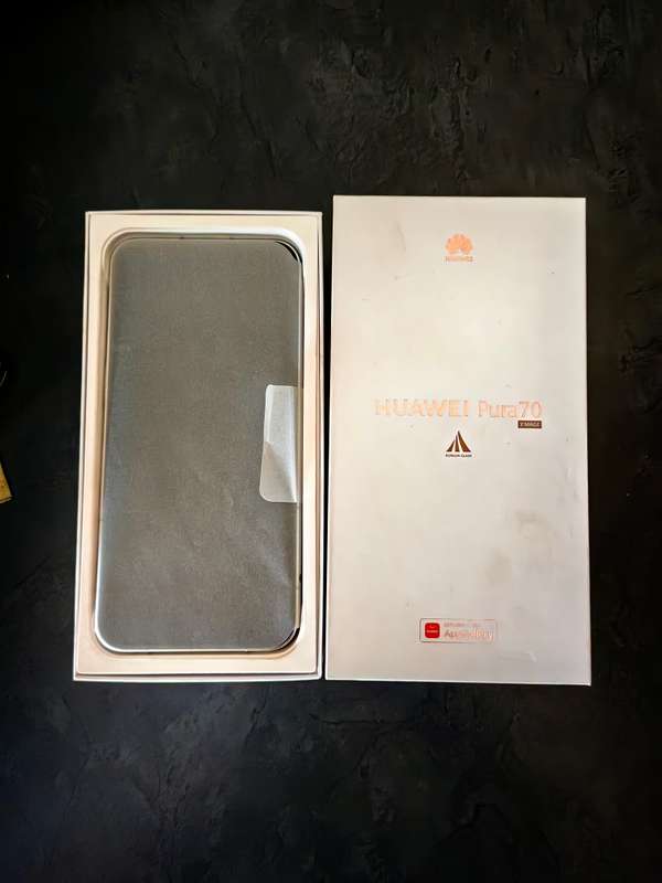 HUAWEI PURA 70-WHITE & HUAWEI 15W WIRELESS CHARGER