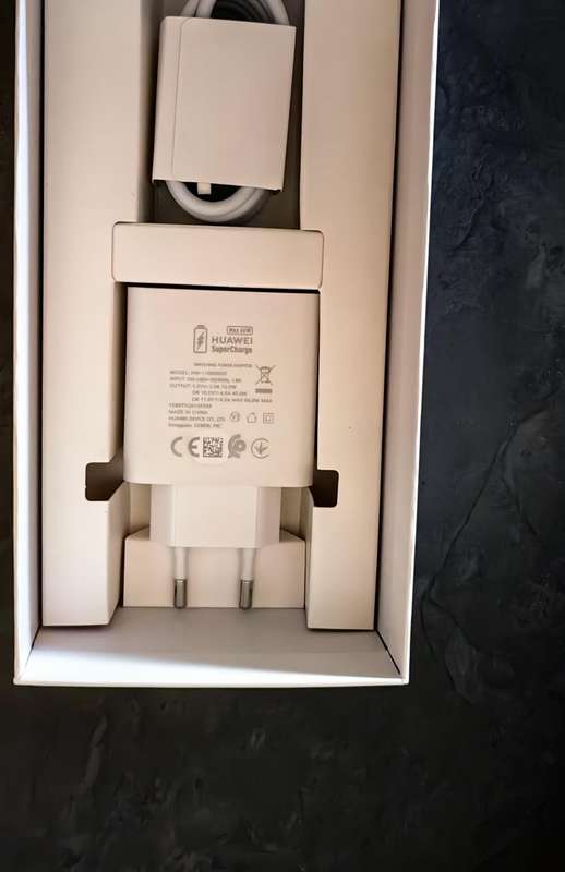 HUAWEI PURA 70-WHITE & HUAWEI 15W WIRELESS CHARGER