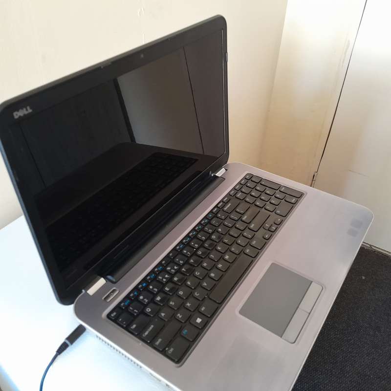 DELL INSPIRON 5721 17-INCH LAPTOP | Core i7 - 3537U 8GB RAM (Please read description)