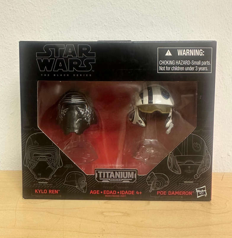 Star Wars The Black Series Titanium Kylo Ren & Poe Dameron Helmet Set