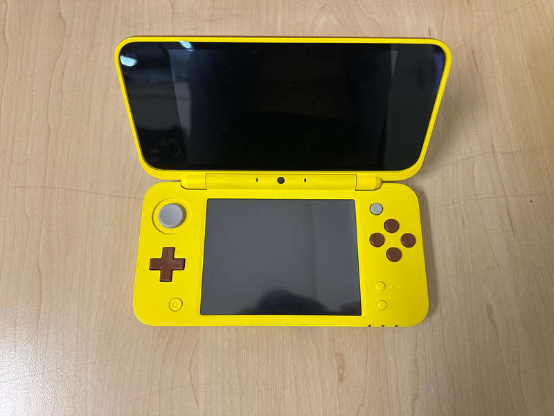 Nintendo 2DS XL Pikachu Edition