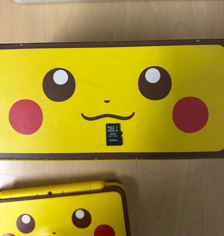 Nintendo 2DS XL Pikachu Edition