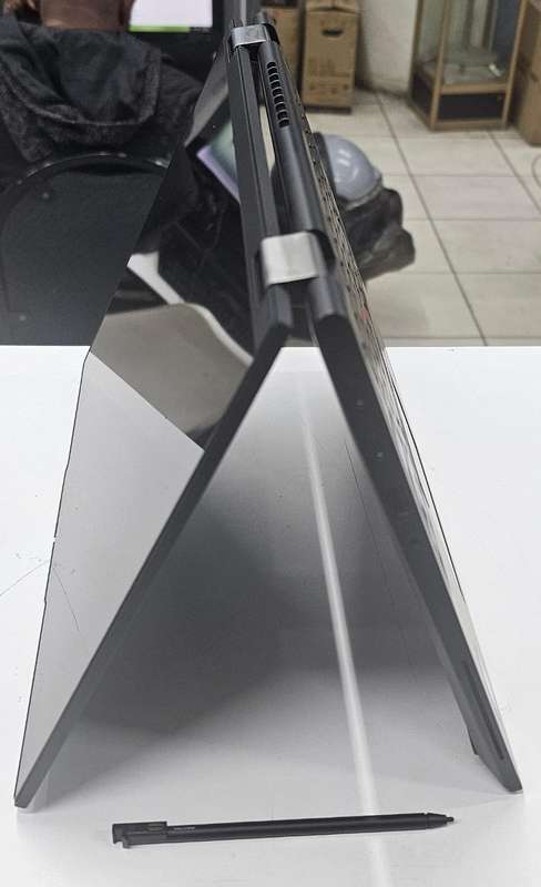 Lenovo Thinkpad X13 Yoga X360 Gen4 2-in-1 touch screen