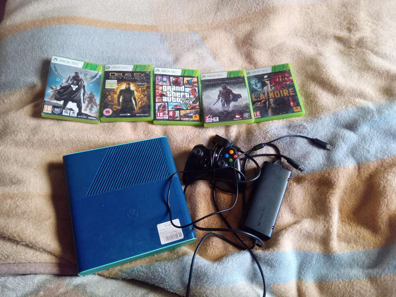 Xbox 360 500GB with games