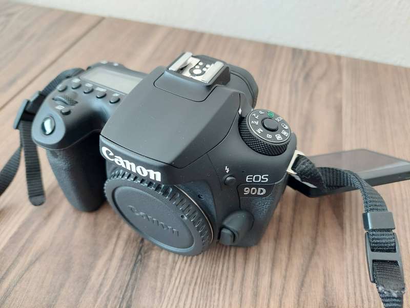 Canon EOS 90D (Used - Like New)