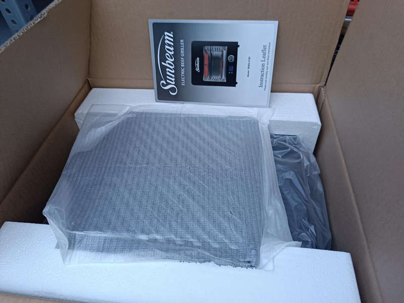 Brand New Sunbeam Beef and Pizza Griller