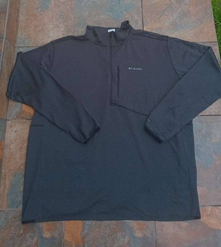 Columbia Quarter Zip Top