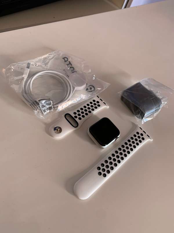 Apple Watch Series 4 || Nike Edition || Wi-Fi + Cellular || Excellent Condition