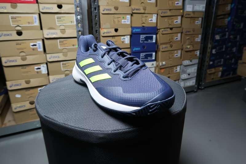 Adidas  game court 2 Mens tennis shoe uk 7