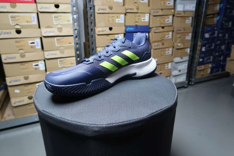 Adidas  game court 2 Mens tennis shoe uk 7