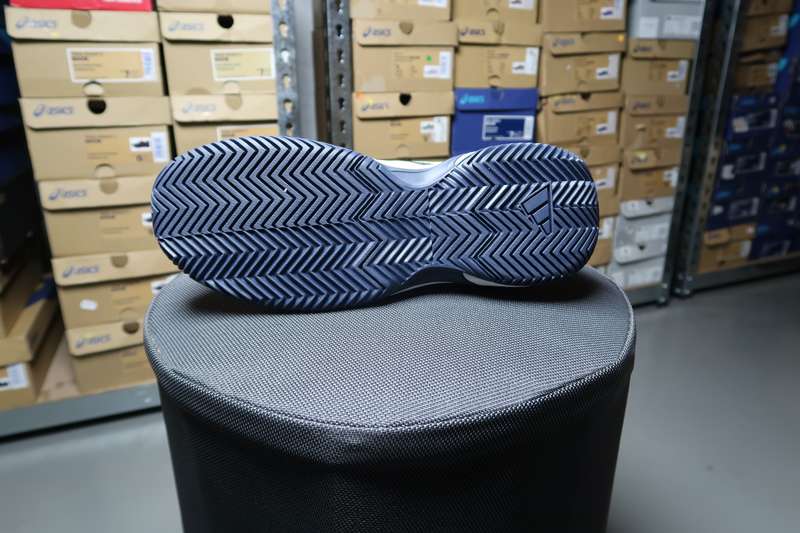 Adidas  game court 2 Mens tennis shoe uk 7