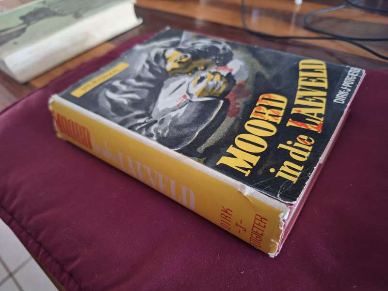 Moord in die Laeveld-Dirk J Potgieter1946 first edition Afrikaans Text Speurverhaal